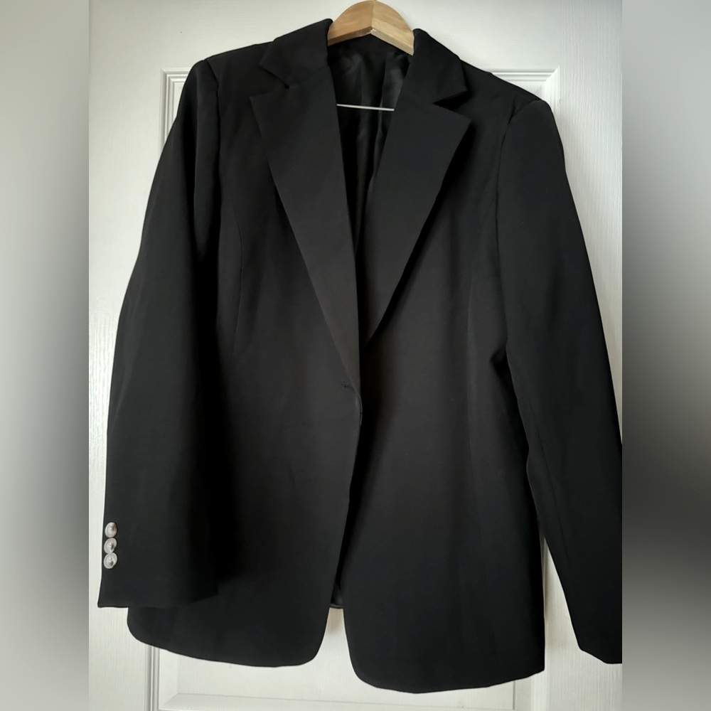 NWOT Women’s Black Blazer Sz XL Shoulder pads Stretch
